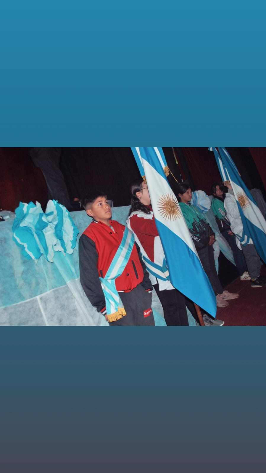 Alumnas y alumnos de San Clemente del Tuyú realizaron la promesa de lealtad a la bandera