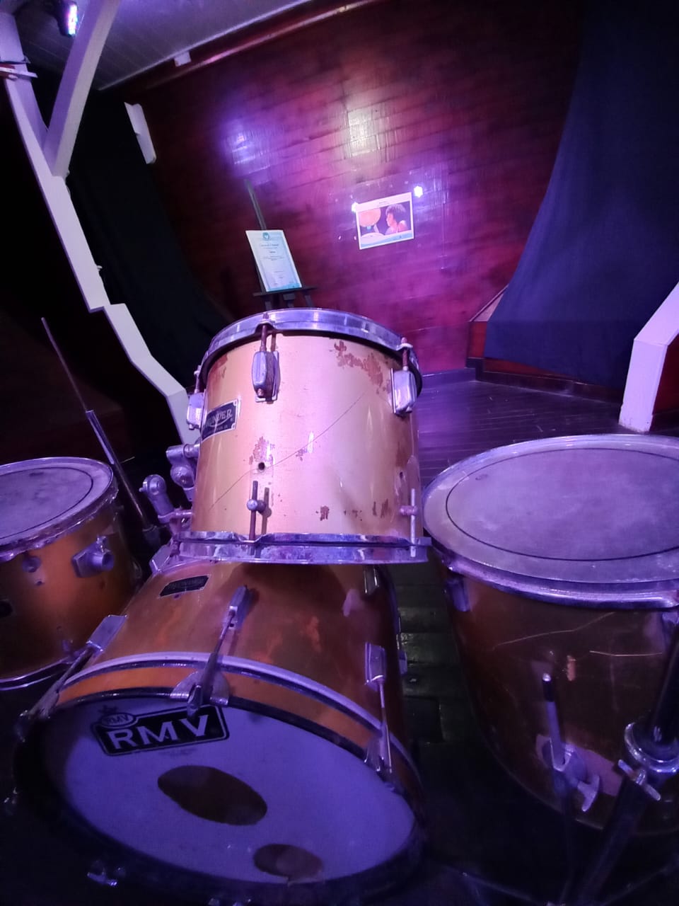 La muestra homenaje a bateristas argentinos puede visitarse en Santa Teresita