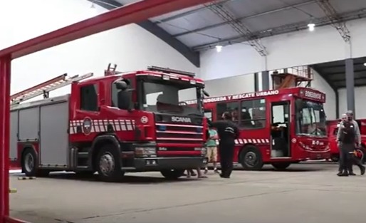 La Costa refuerza la seguridad con nuevos equipos de radio para Bomberos y un destacamento en Playa Grande de San Clemente del Tuyú