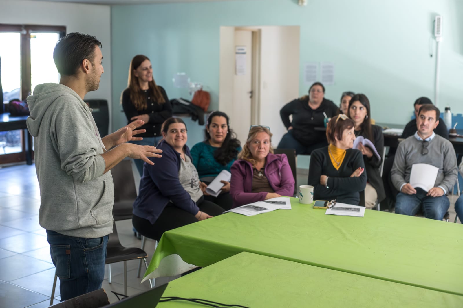 Se realizan talleres de economía familiar para adultos mayores, jóvenes y mujeres