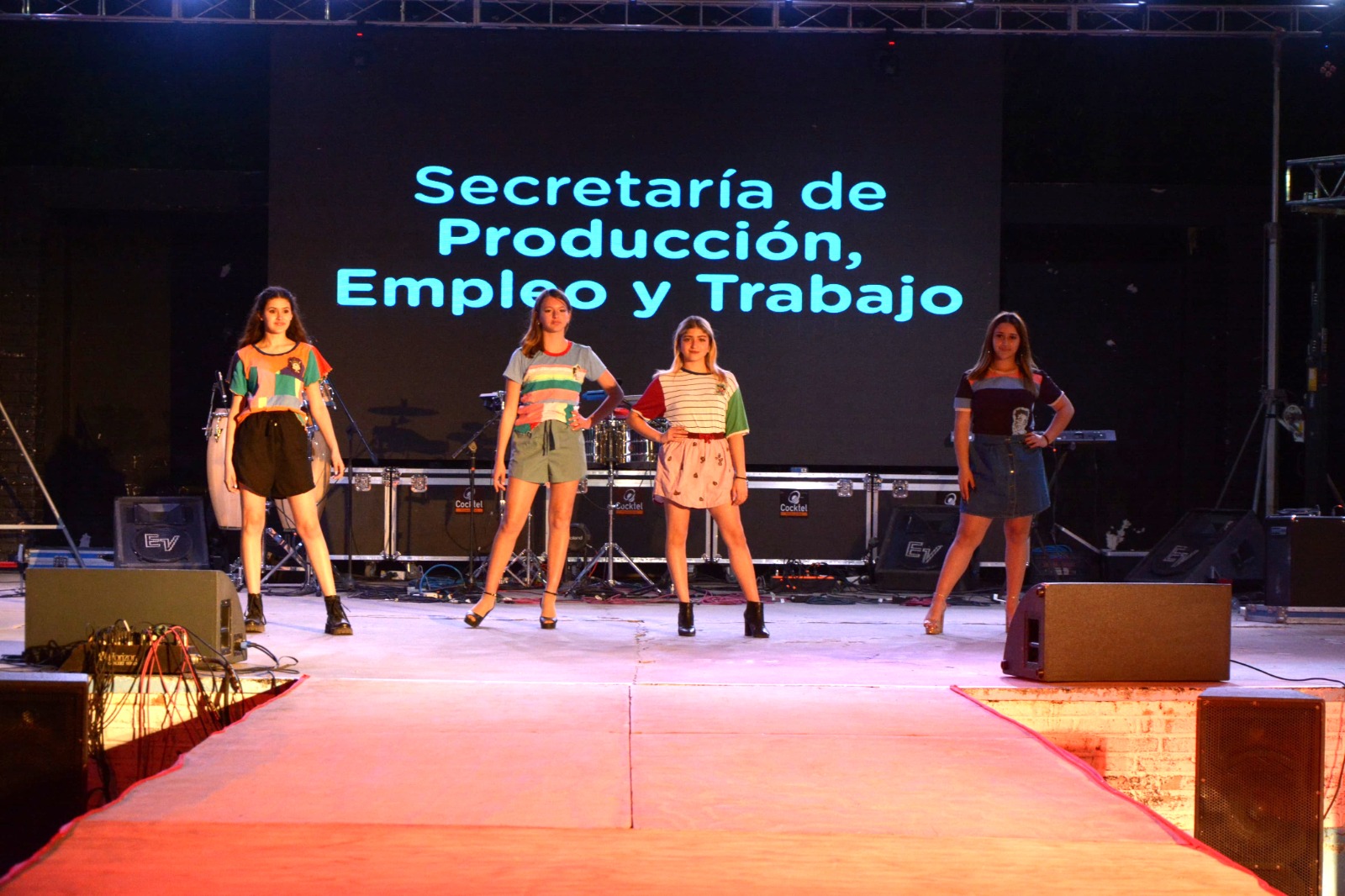 Diseñadores costeros presentaron sus producciones textiles en un desfile de Moda