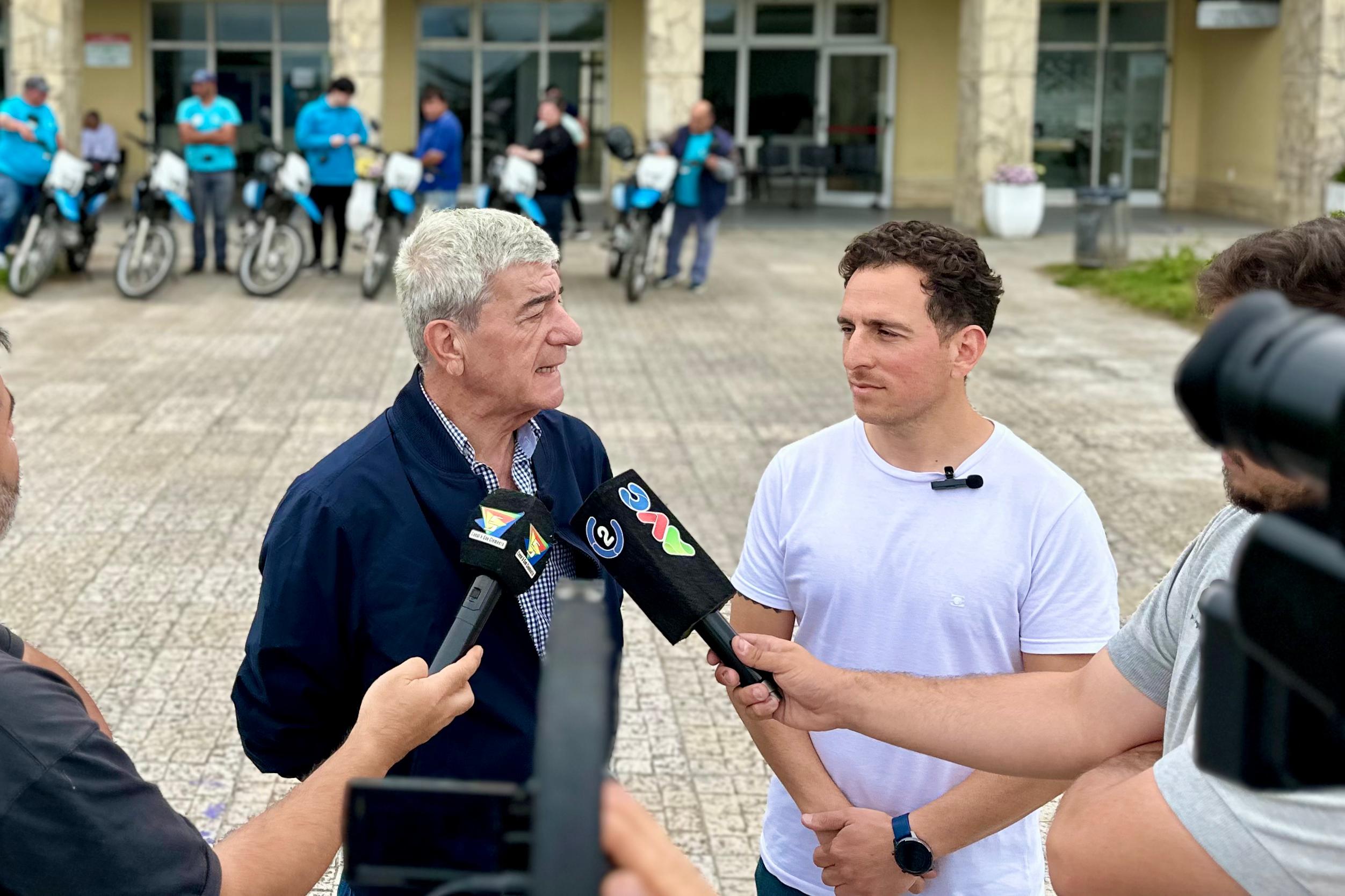 La Municipalidad de la Costa entregó motos a delegaciones del distrito