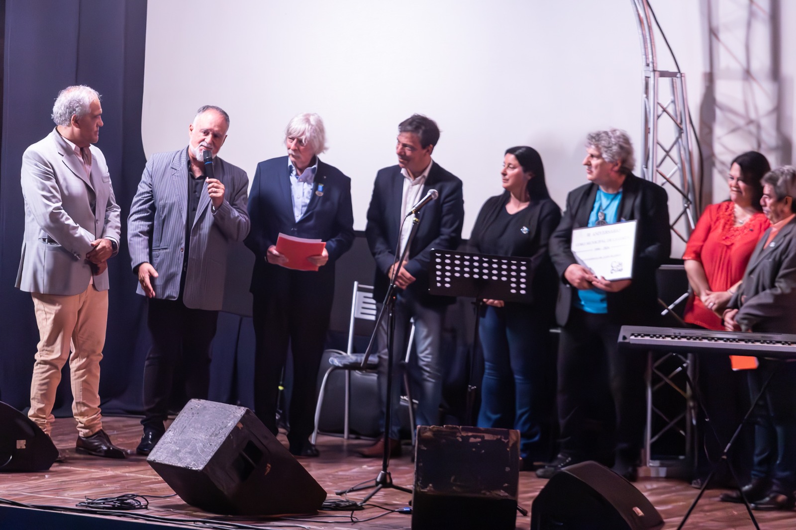 A sala llena, el Coro Municipal celebró sus 30 años de trayectoria