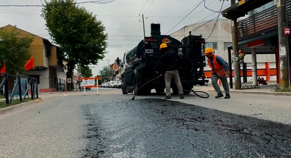 La Municipalidad continúa con las obras de bacheo en Mar del Tuyú