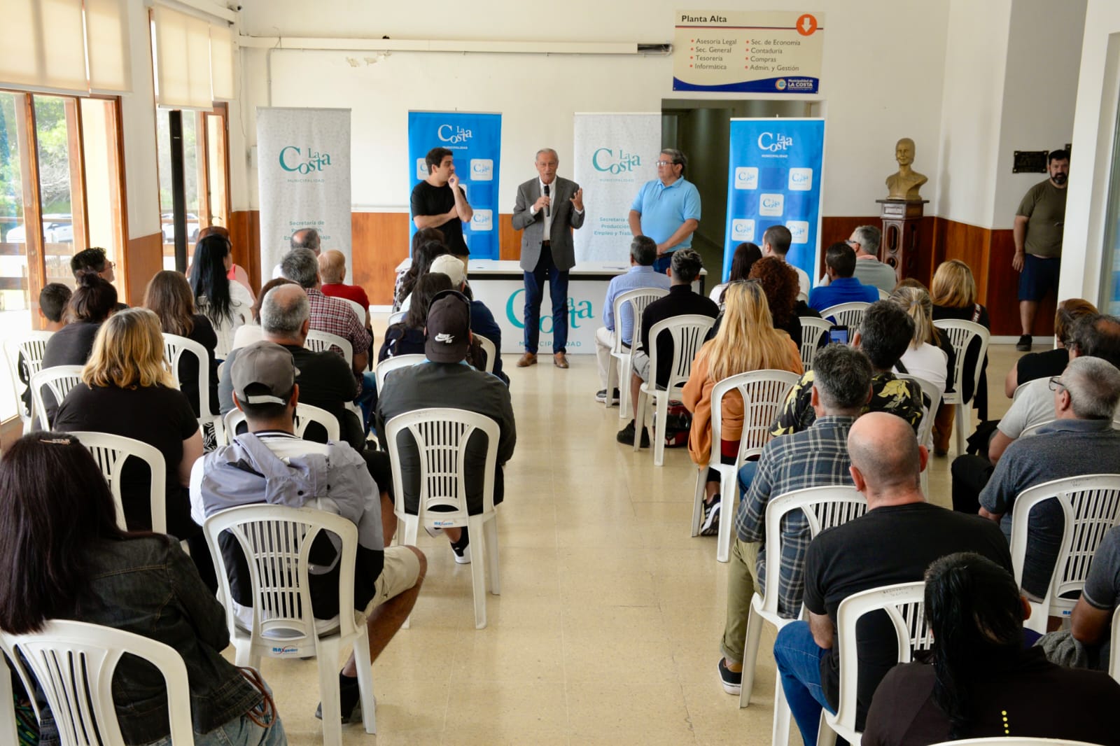 Se entregaron permisos para la venta de pochoclos y garrapiñadas en el espacio público