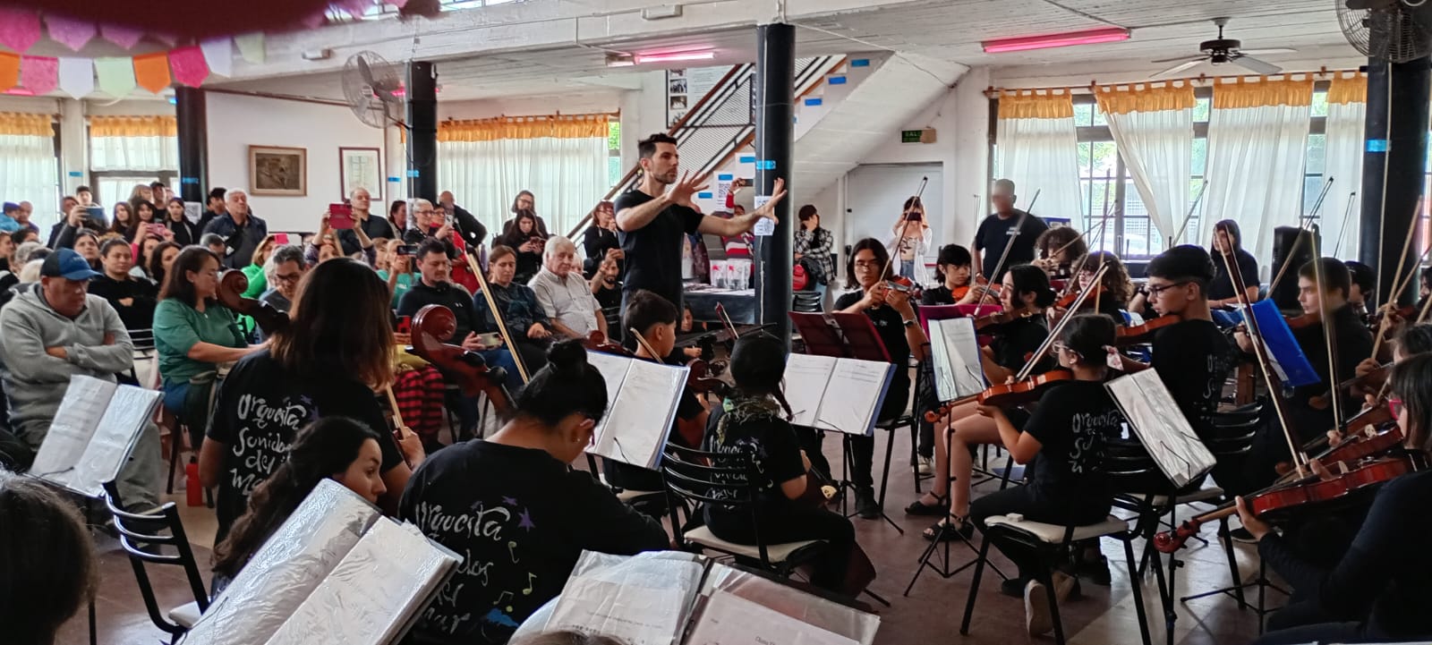 La Orquesta Sonidos del Mar cerró el año con un conmovedor concierto junto a la comunidad