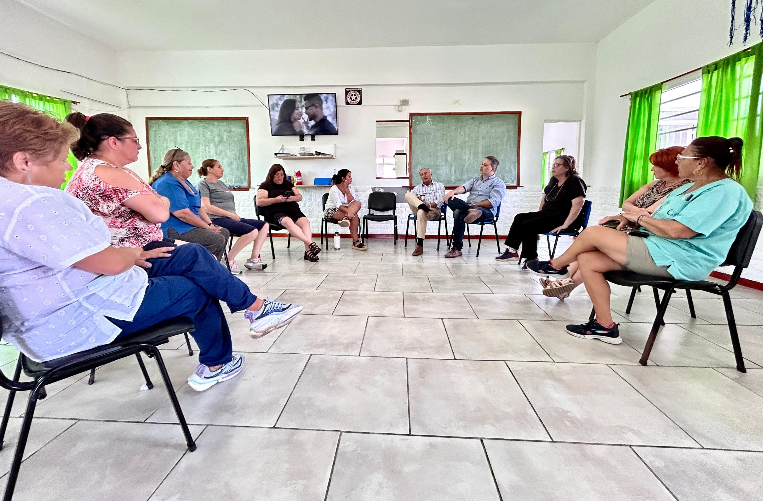 Juan de Jesús visitó el CAPS del barrio San Martín y destacó la importancia del vínculo con la comunidad