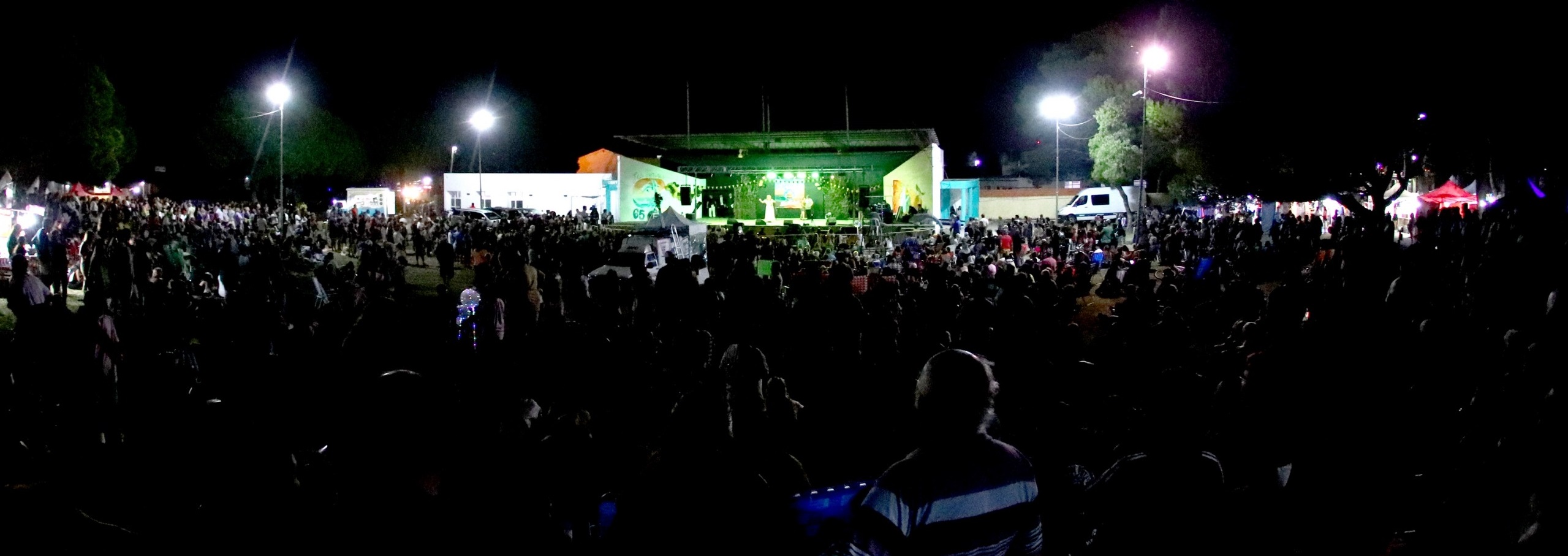 Con el tradicional desfile y shows en vivo comenzaron los festejos por el 65° aniversario de Las Toninas