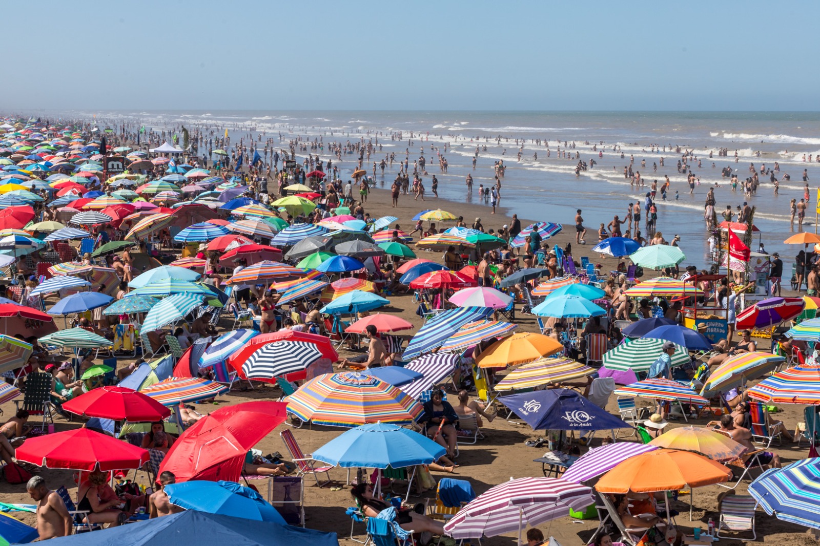 Con una gran cantidad de visitantes, La Costa vuelve a ser protagonista del verano argentino