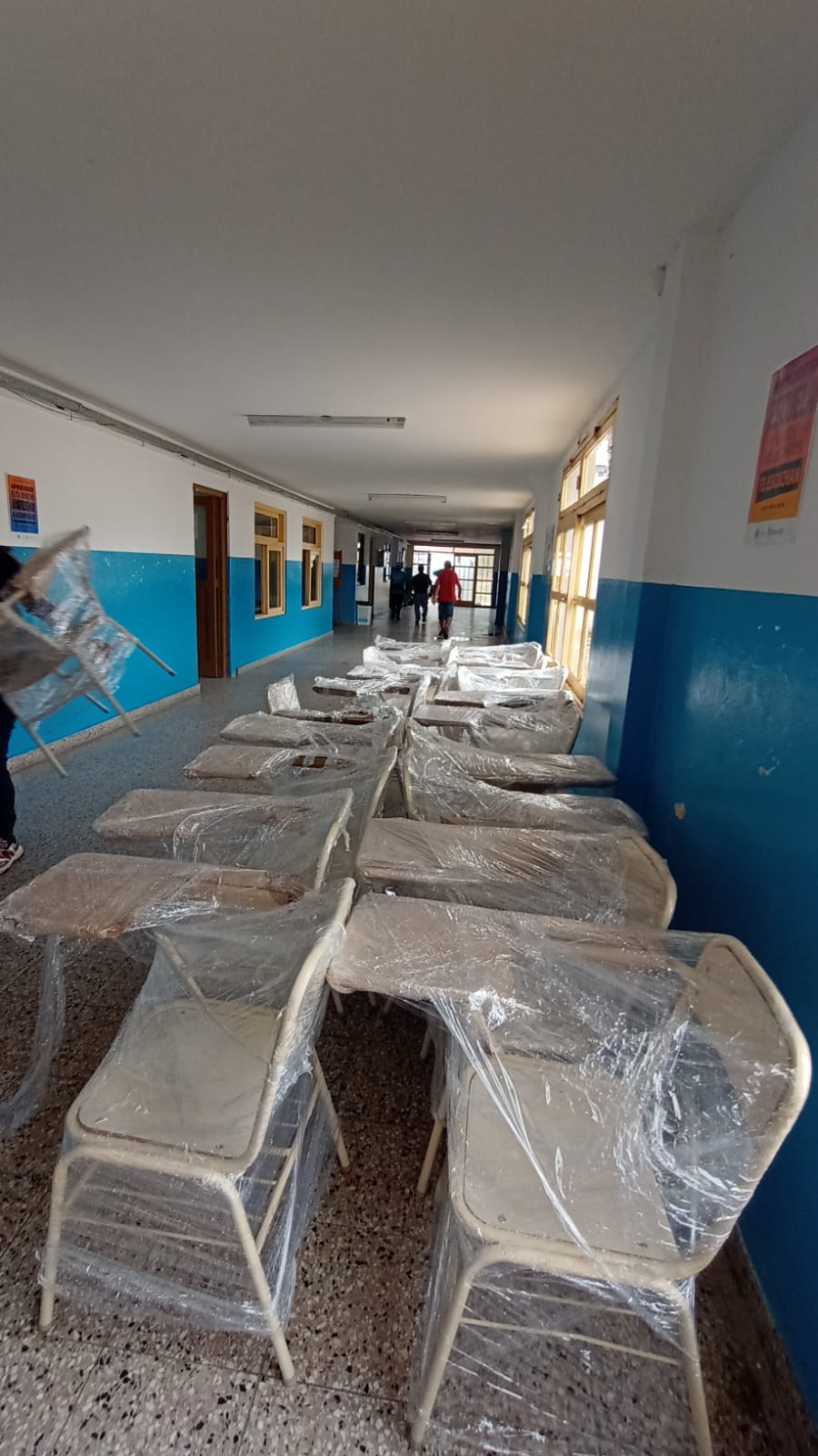 La Municipalidad de La Costa entregó mobiliario a la Escuela N°1 de Mar de Ajó