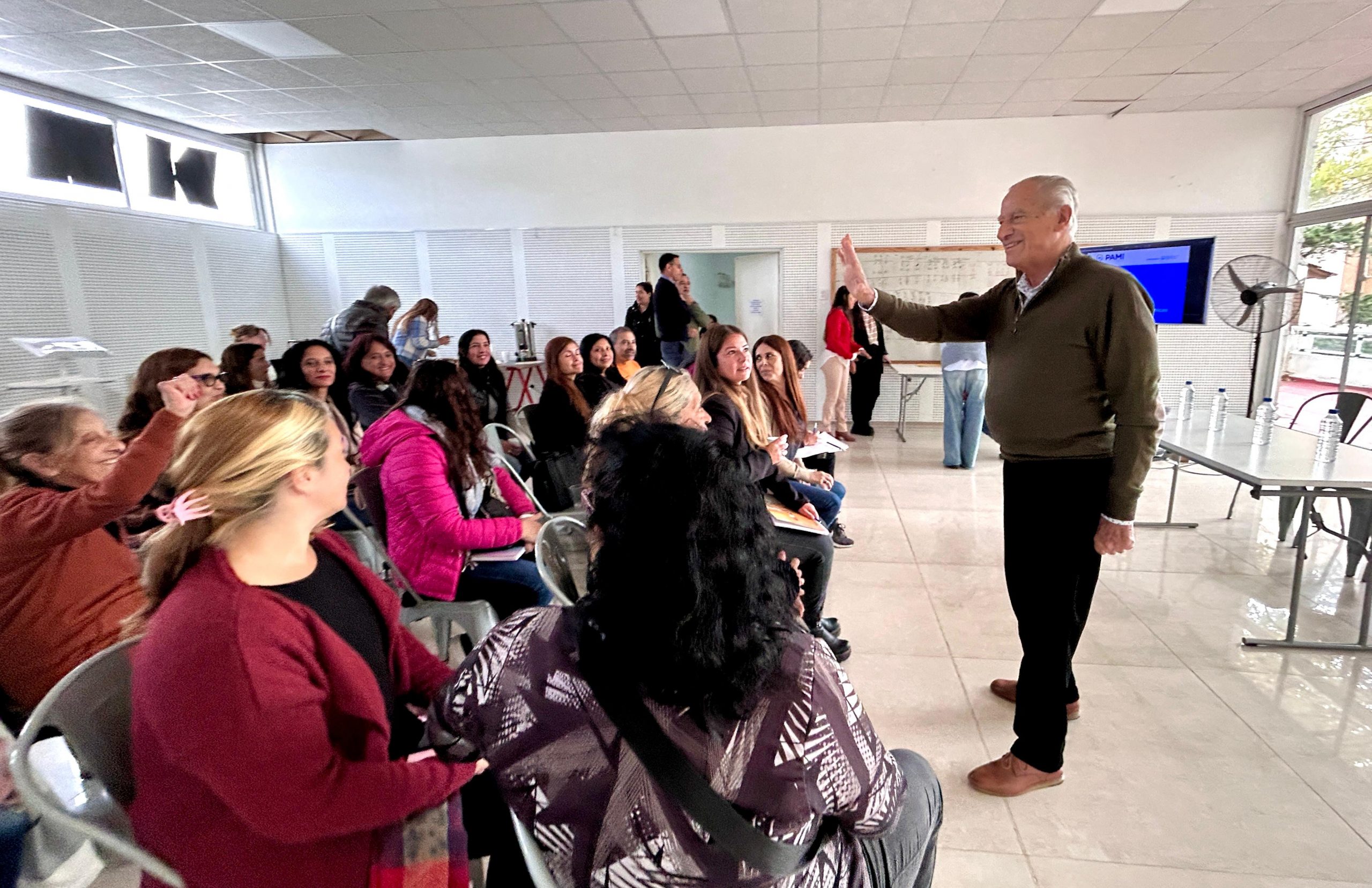 La Municipalidad de La Costa avanza en la optimización del sistema de salud: Jornada de capacitación sobre recupero de costos