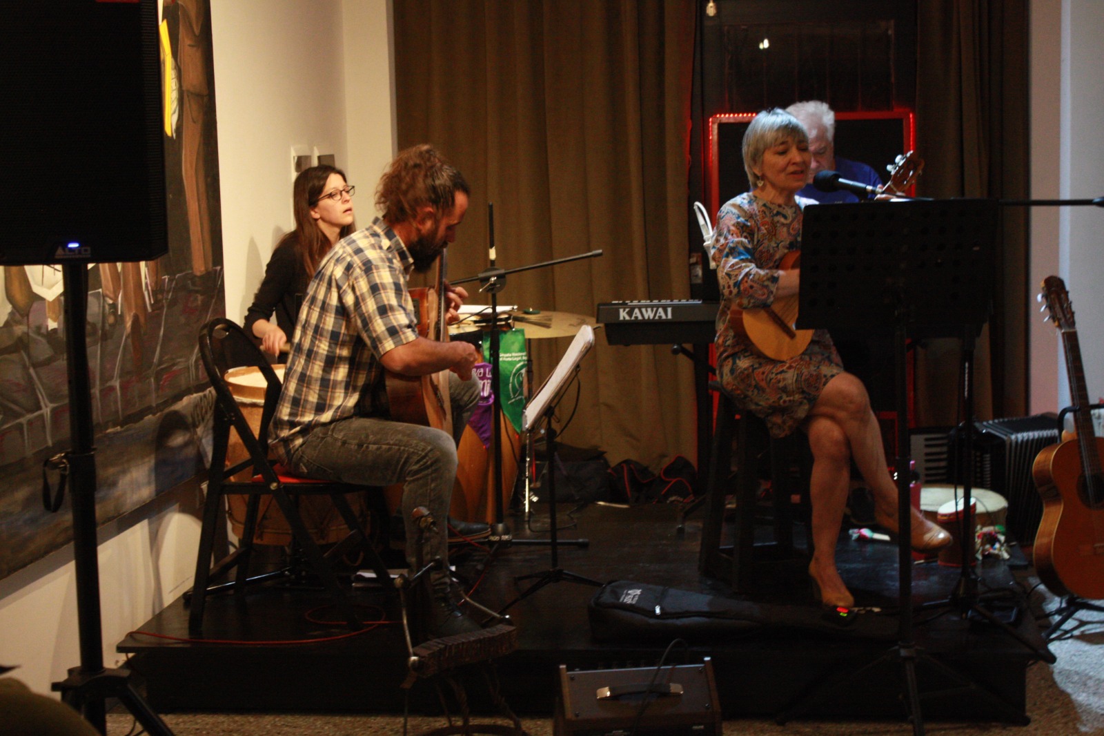 Noche de música y arte en vivo en “Lo de Juan y Emi”