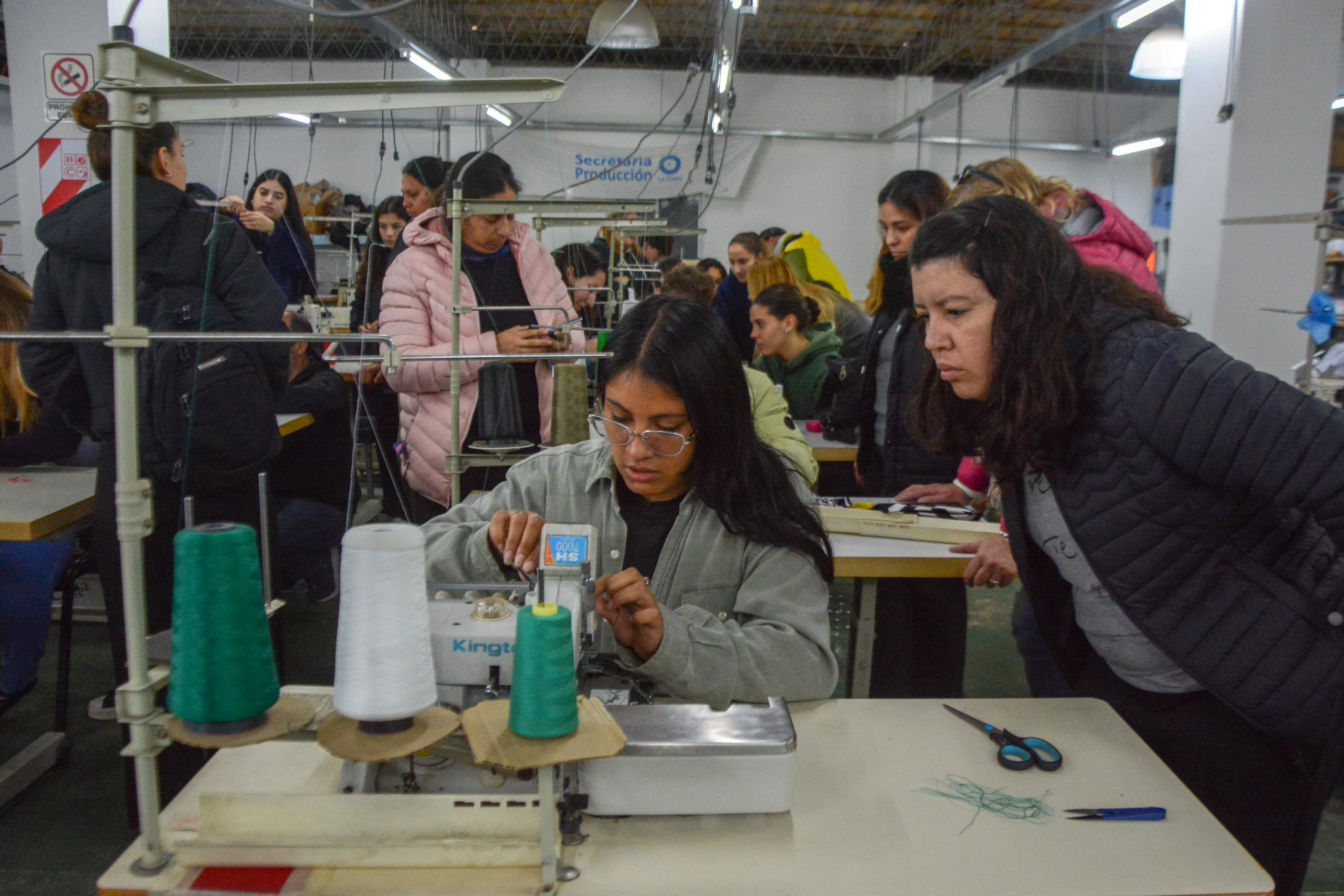Estudiantes del Instituto 89 comenzaron sus prácticas profesionales en el Polo Textil municipal