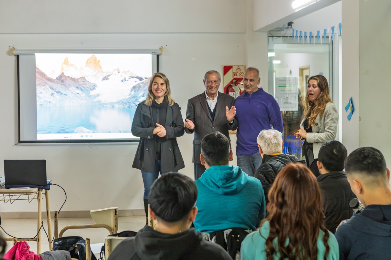 La Municipalidad acompaña al Instituto 186 con equipamiento deportivo y proyectos para fortalecer la formación docente