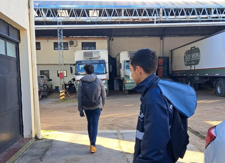 Visita práctica y educativa al depósito de una empresa láctea de alumnos de la especialidad “Tecnología de los alimentos”