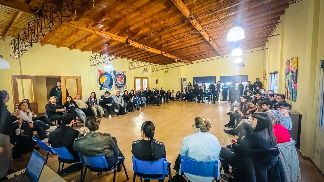 Encuentro de trabajo por la niñez: articulación entre el Servicio Local y comisarías de La Costa