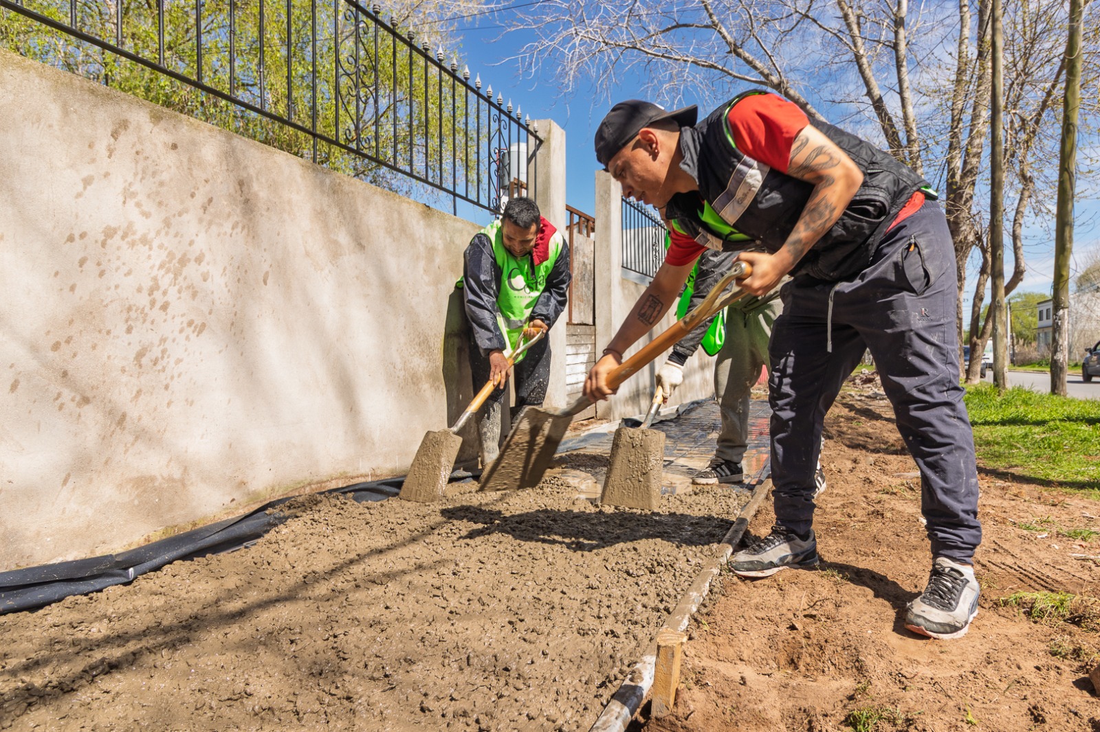 Avanzan los trabajos de mejoras en veredas y espacios públicos en La Costa