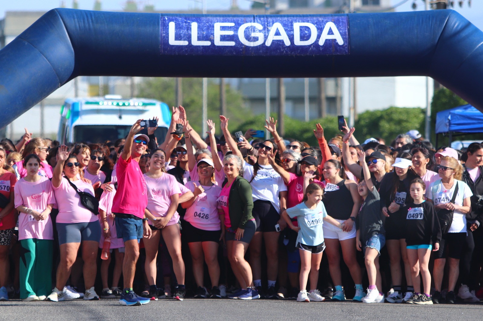 Jornada intergeneracional de caminata comunitaria en Nueva Atlantis