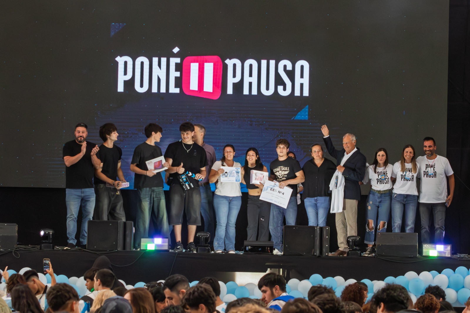 La final de Poné Pausa reunió a cientos de jóvenes en el Estadio de La Costa