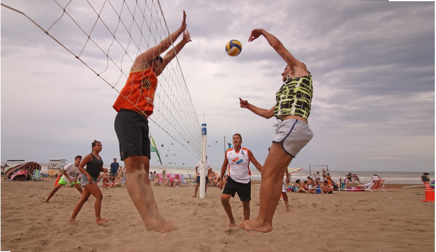 La Costa ofrece múltiples actividades deportivas en la playa