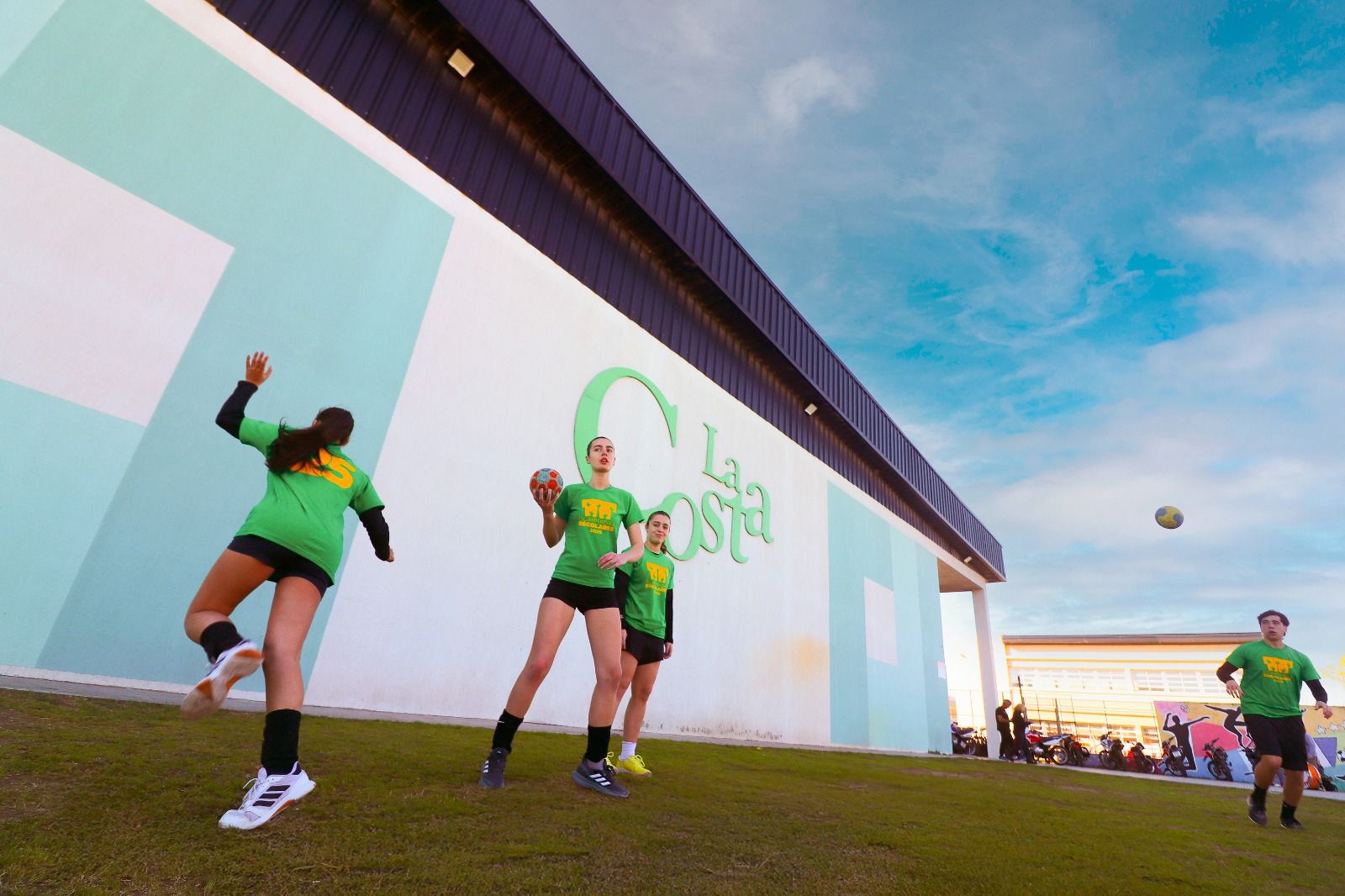 Están abiertas las inscripciones a los polideportivos y natatorios municipales de La Costa