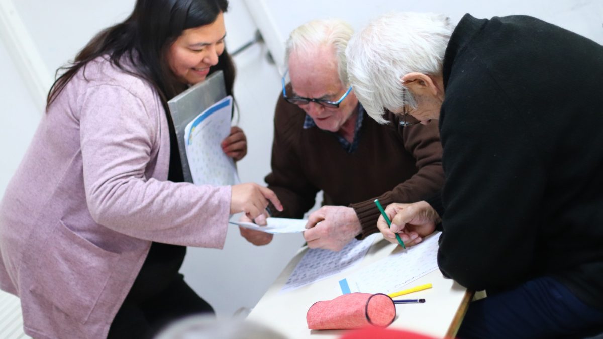 Se brindan talleres sobre alfabetización digital para adultos mayores en San Clemente Se brindan talleres sobre alfabetización digital para adultos mayores en San Clemente